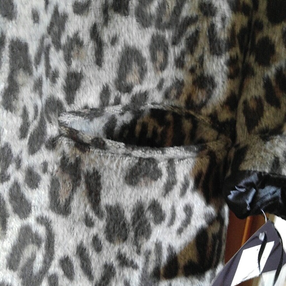 Cheetah gray long soft faux fur coat - Picture 7 of 7